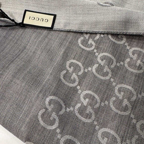 GUCCI SCARF! Grey 45x180 Silk and Gorg! - Picture 2 of 6